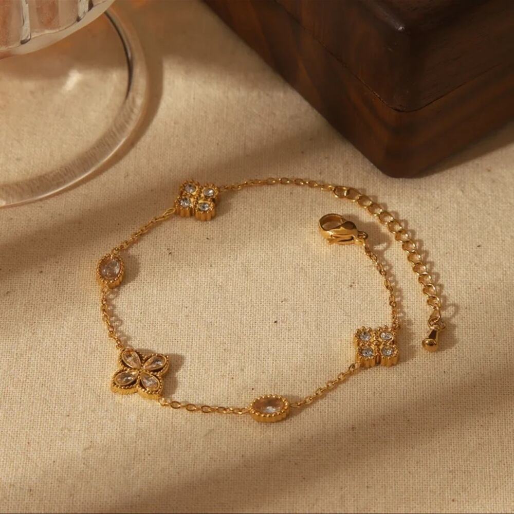 Gold Plated Four Leaf Clover Bracelet With Zircon Accents